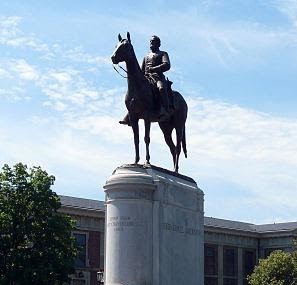 Bronze monument of Thomas "Stonewall" Jackson, Monument Avenue, Richmond, Virginia