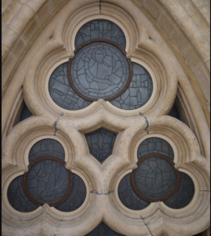 Image of a trefoil tracery in the cathedral ceiling at Sainte-Chapelle